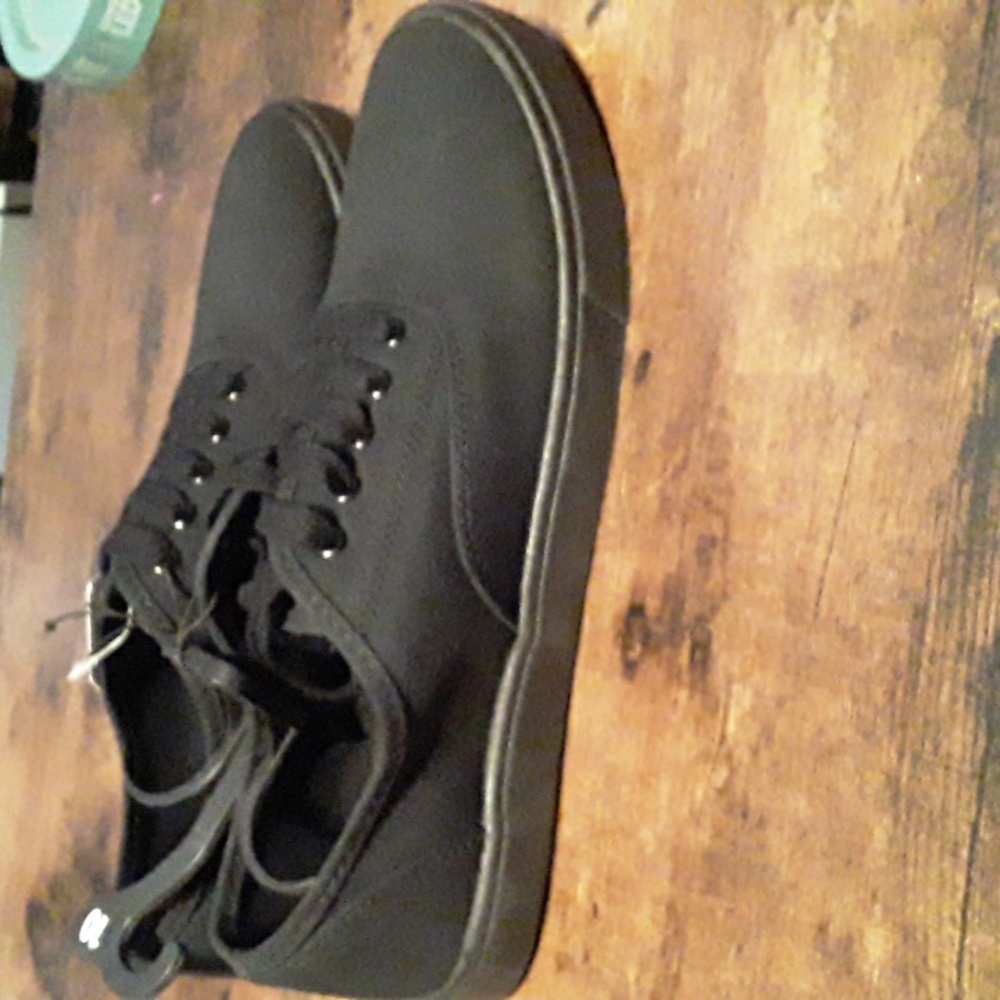 NWT women's Sz 10 Clasdic Time And Tru Lace Up Black Tennis Shoes - Picture 2 of 7